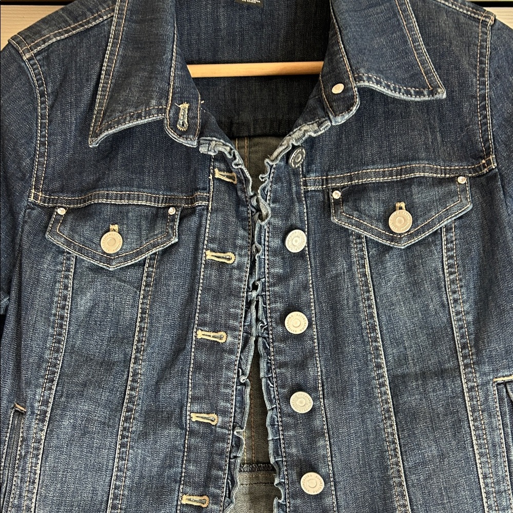 White House Black Market Women's Denim Jacket Fitted Silhouette Size 6 - Picture 3 of 10